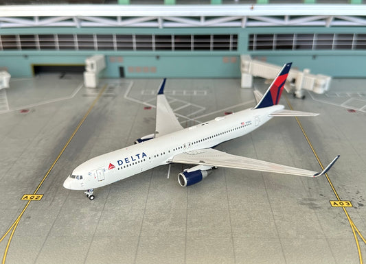 1:400 Delta Air Lines B767-300ER N176DZ Pandamodel