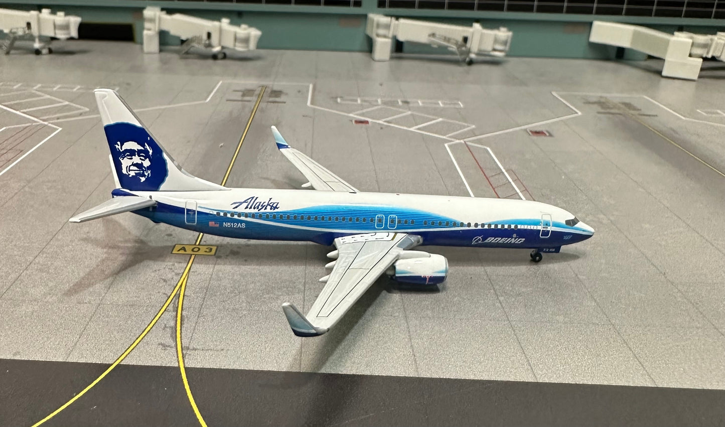 1:400 Alaska Airlines B737-800 Gemini Jets Damaged Box**