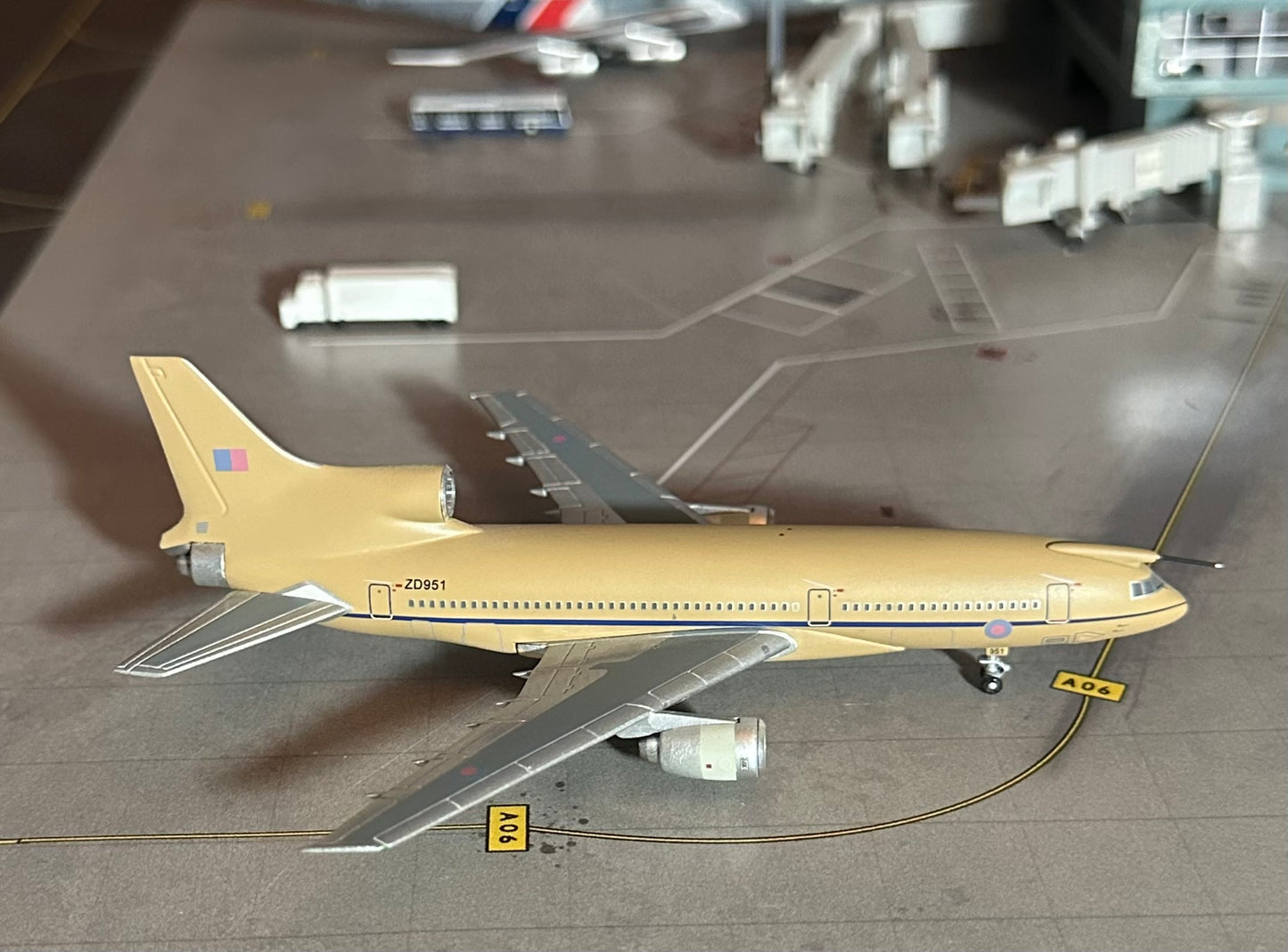 1:400 Royal Air Force Lockheed L-1011 Tristar Jet X