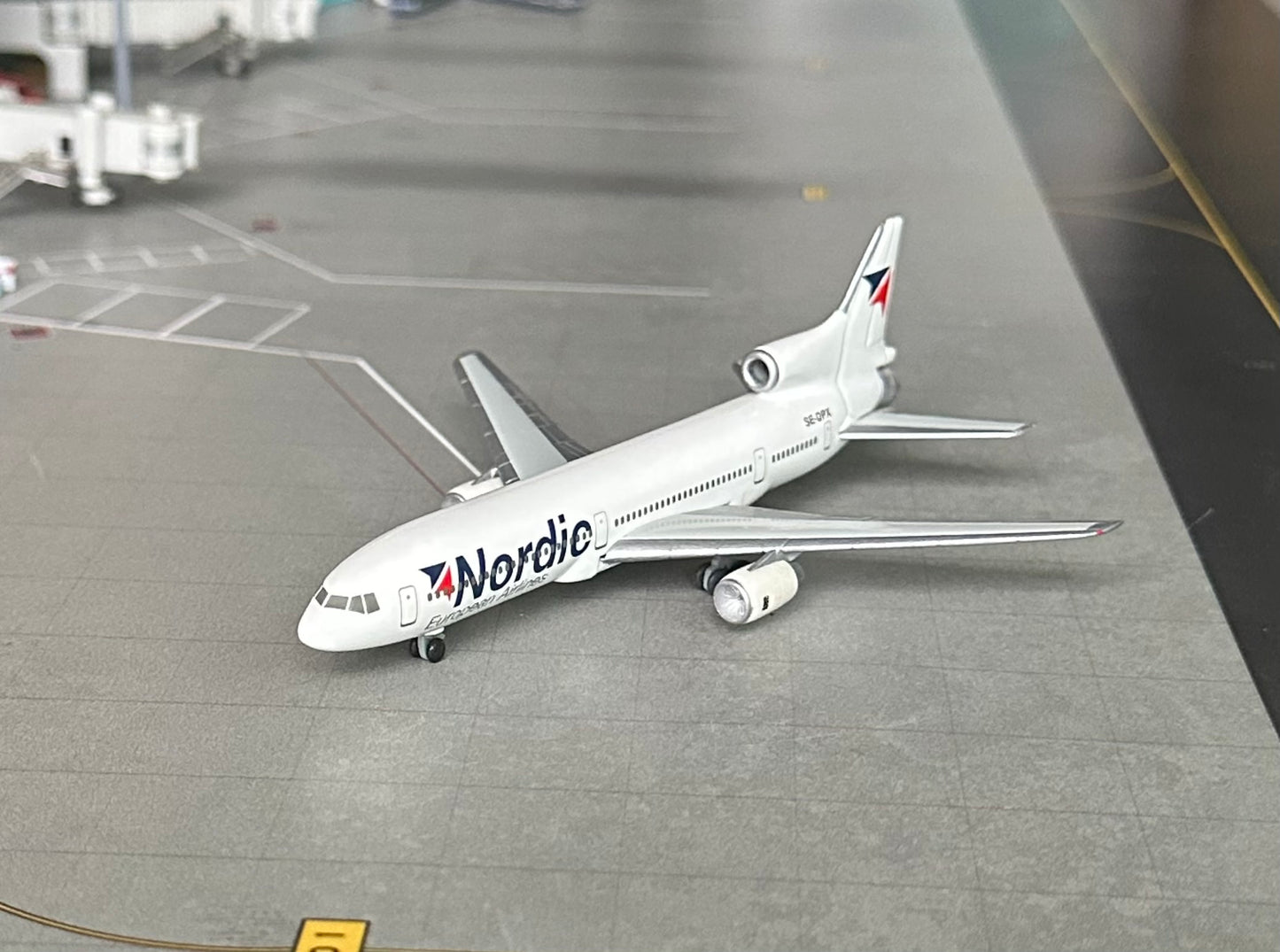 1:500 Nordic European Airlines Lockheed L-1011 Tristar Herpa Wings