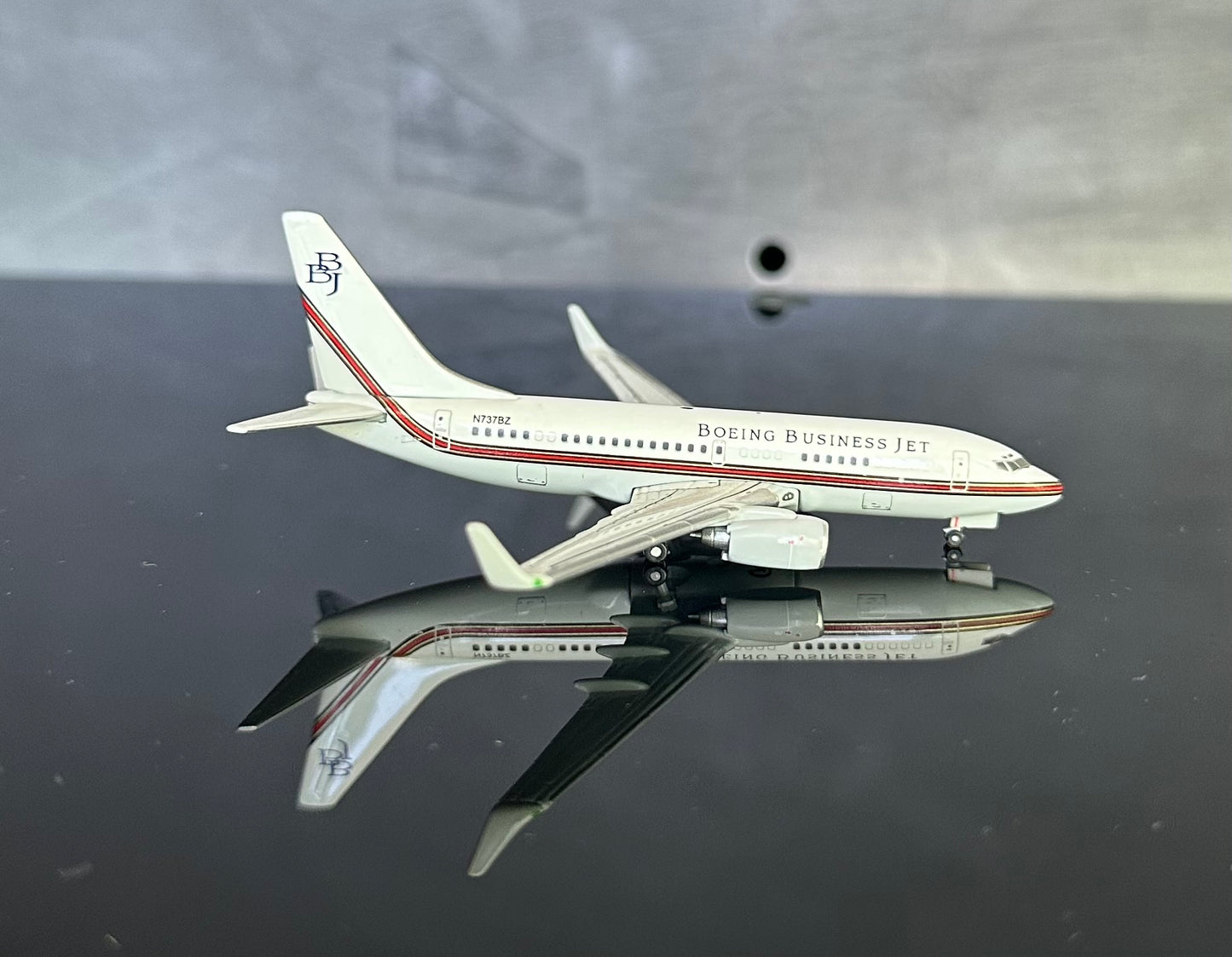 1:400 Boeing Business Jet B737-700 Gemini Jets