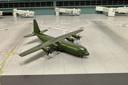 1:400 RAF Lyneham Lockheed C-130J-30 Gemini Macs