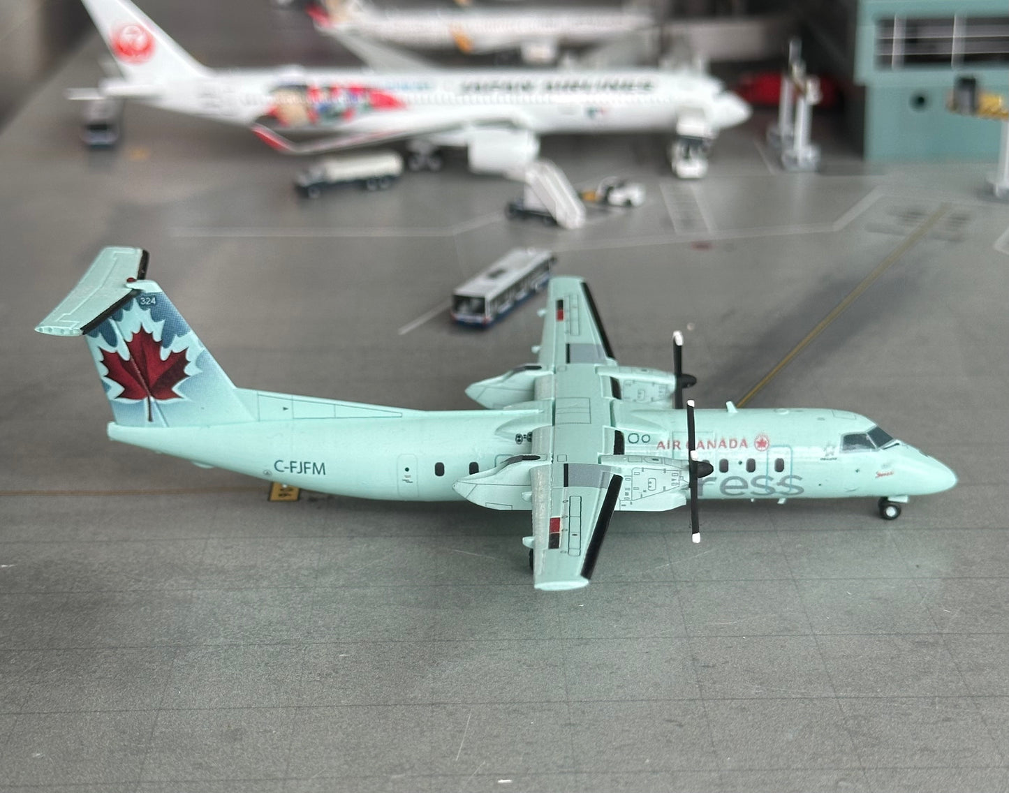 1:200 Air Canada Express Dash 8 Q300 3D Design Deck