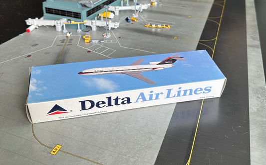 1:200 Delta Air Lines B727-200 Vintage Plastic Snap-fit Model