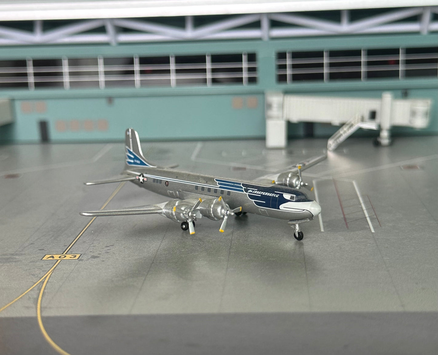 1:400 United States Air Force DC-6 “The Independence” 6-505 Aeroclassics