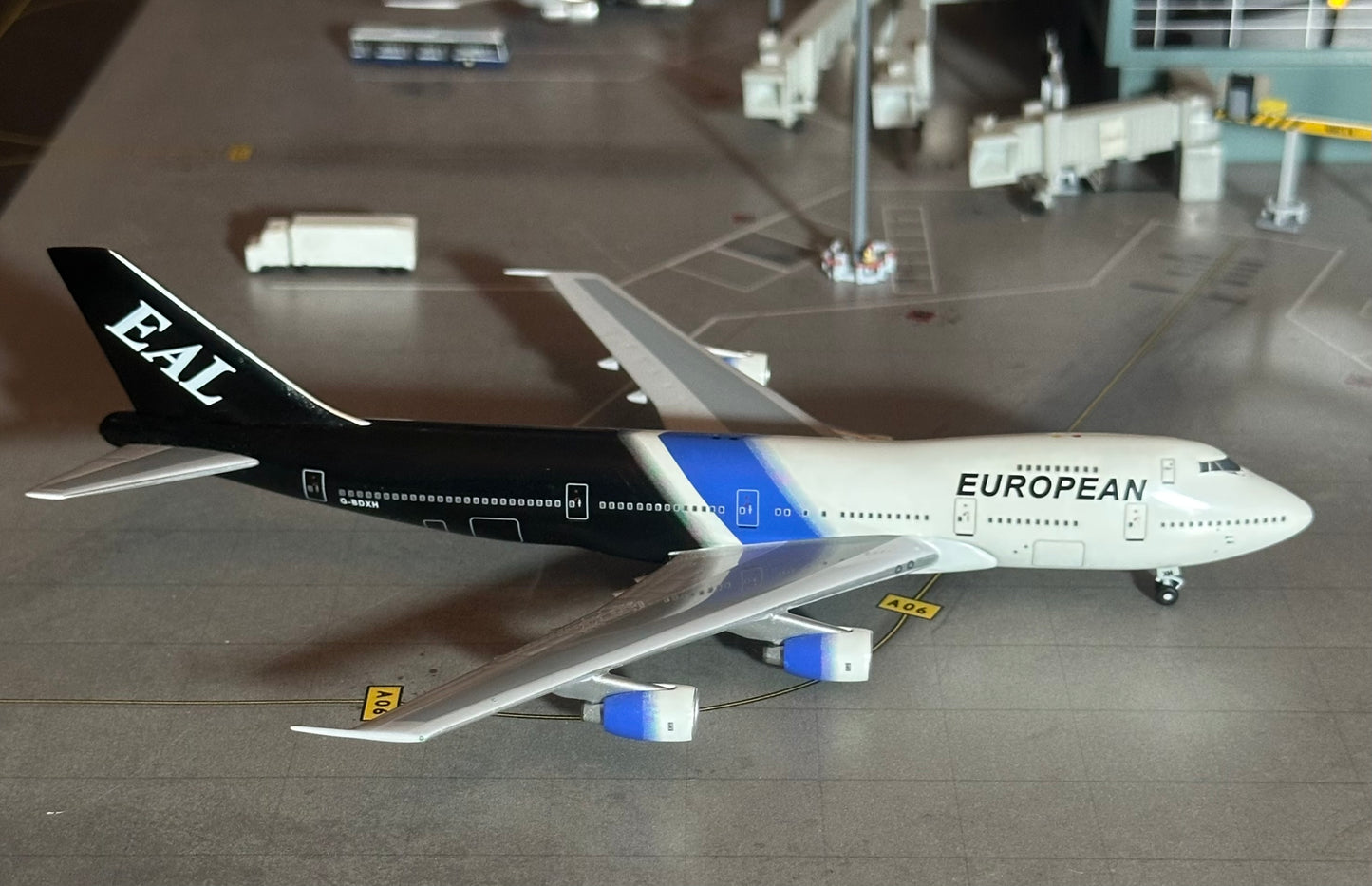 1:400 EAL European B747-200 (Blue) AeroClassics