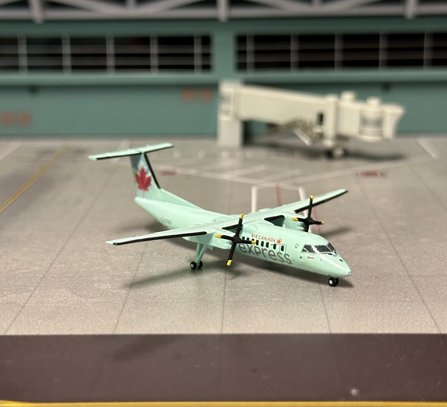 1:400 Air Canada Express Dash 8 Q300 C-GTAG 3D Design Deck