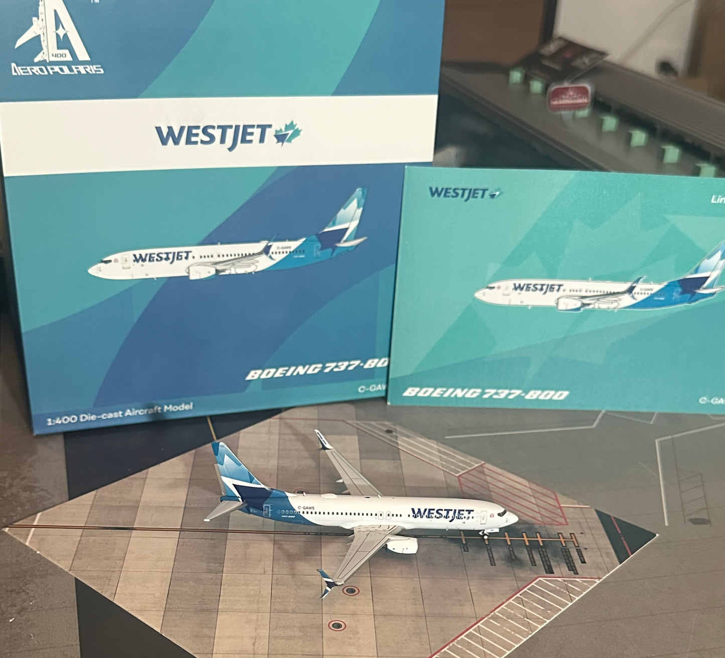 1:400 WestJest B737-800 AeroPolaris