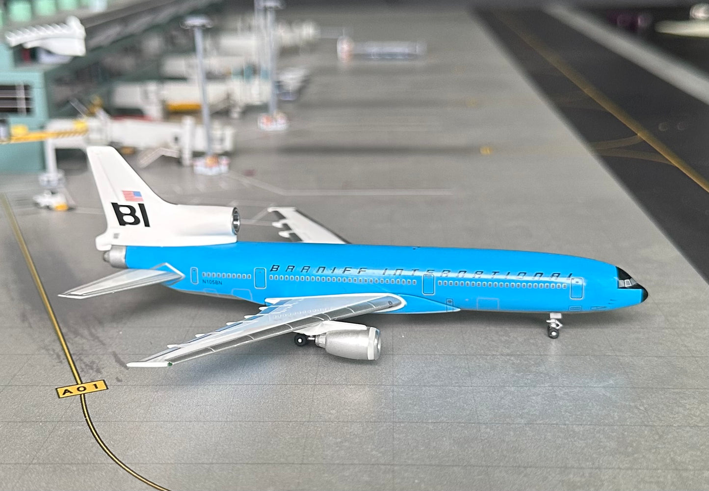 1:400 Braniff International Lockheed L-1011 Tristar Blue* Jet X