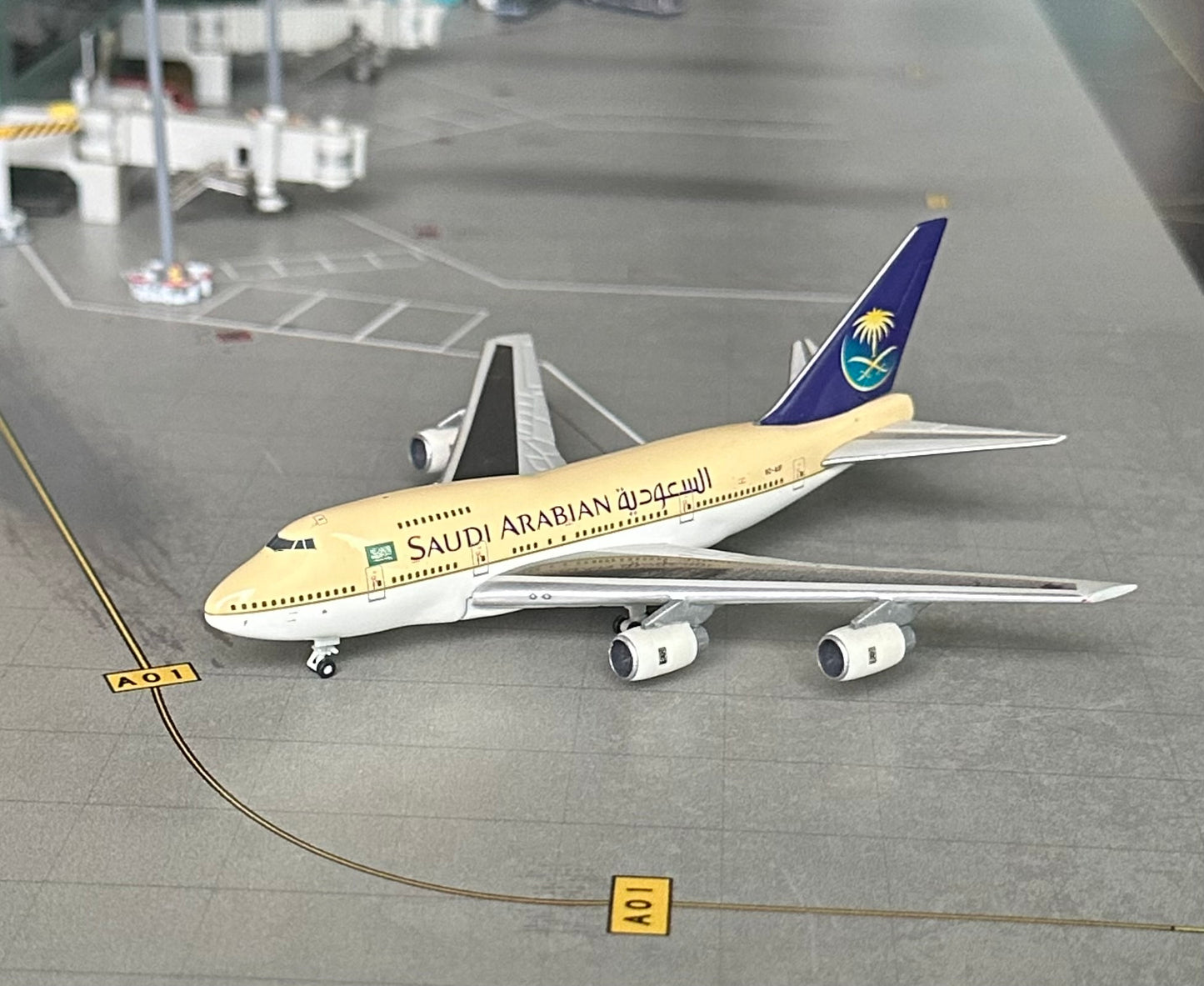 1:500 Saudi Arabian Airlines B747SP Herpa Wings