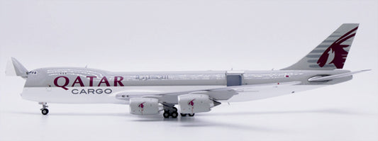 Pre-order 1:400 Qatar Air Cargo B747-8F “Interactive Series” JC Wings