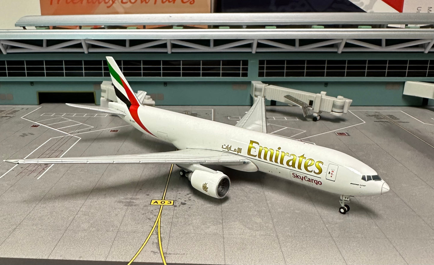 1:400 Emirates Sky Cargo B777-200F  Gemini Jets