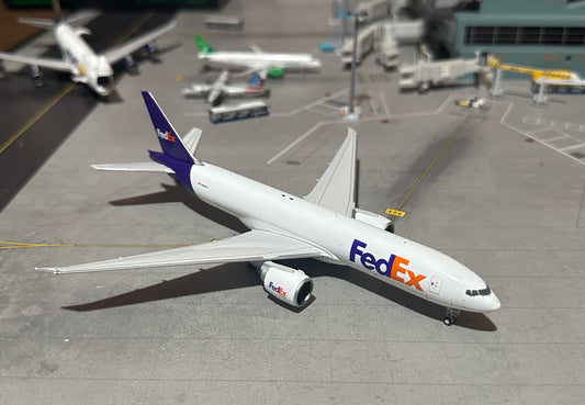 1:400 FedEx B777-200LRF Gemini Jets