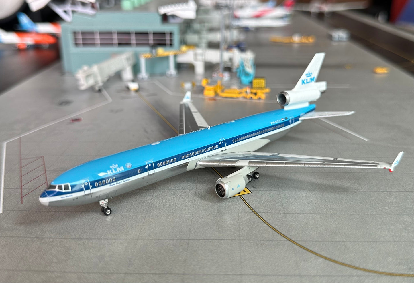 1:400 KLM Royal Dutch Airlines MD-11 Phoenix Models