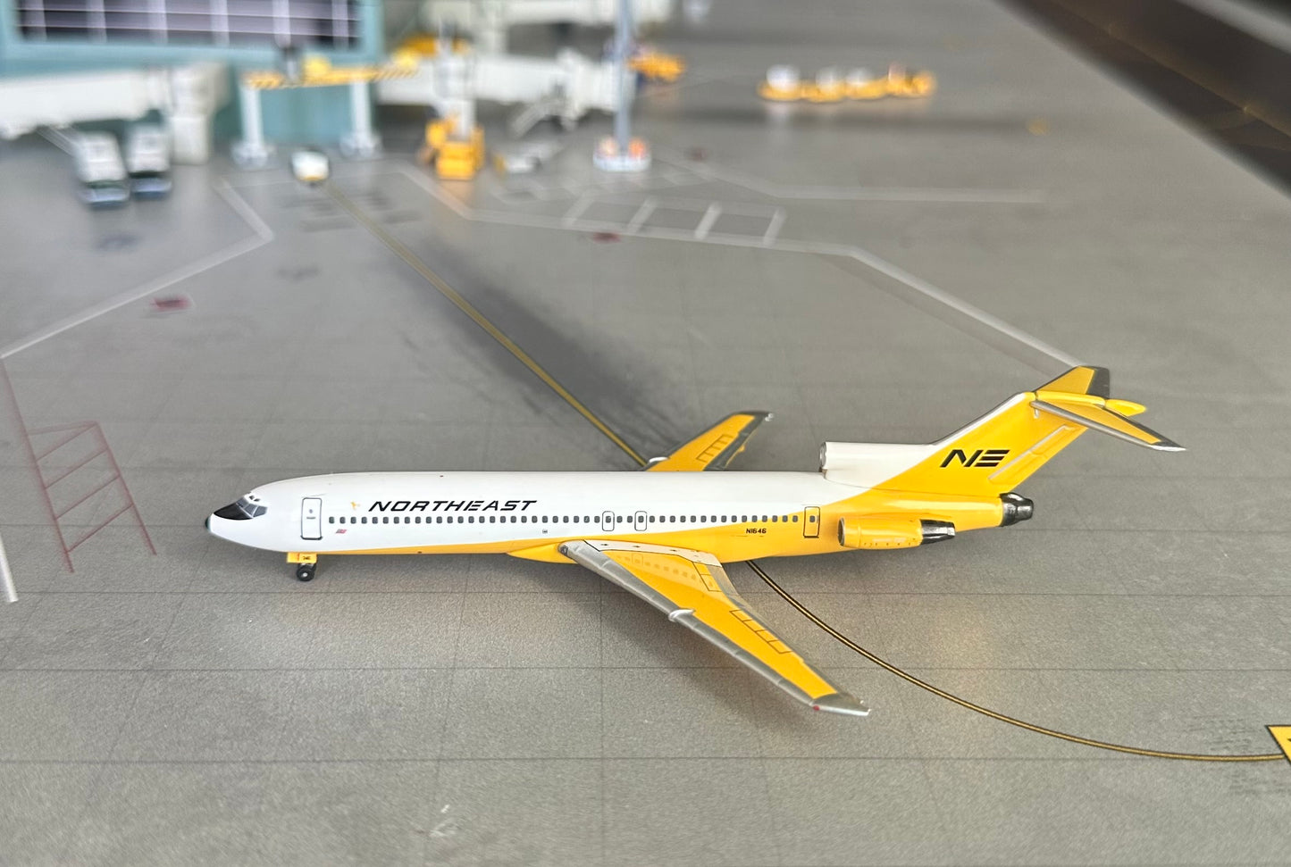 1:400 Northeast Airlines B727-200 N1646 Yellowbirds