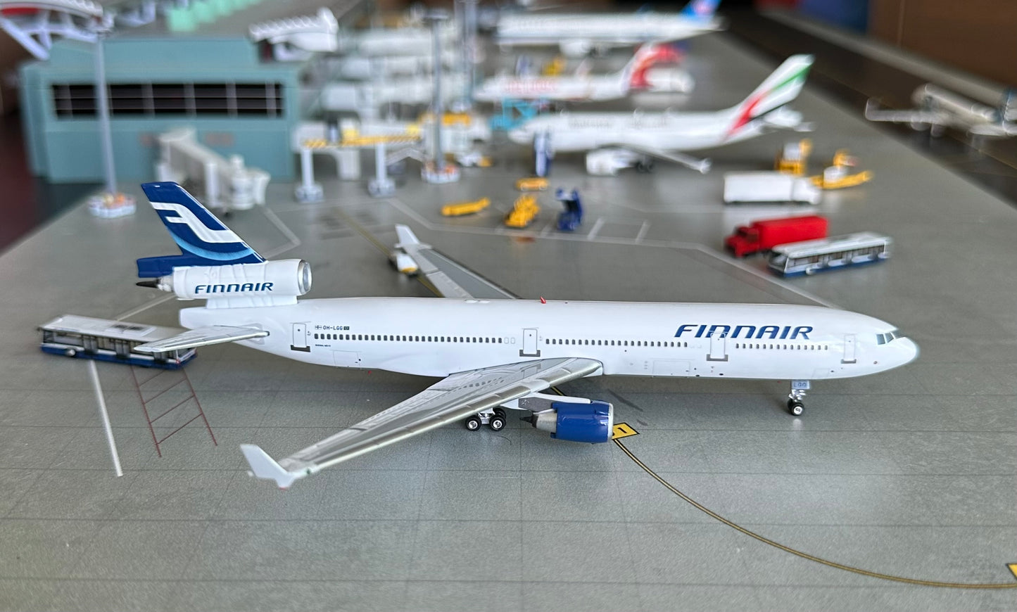 1:400 Finnair MD-11 Phoenix Models