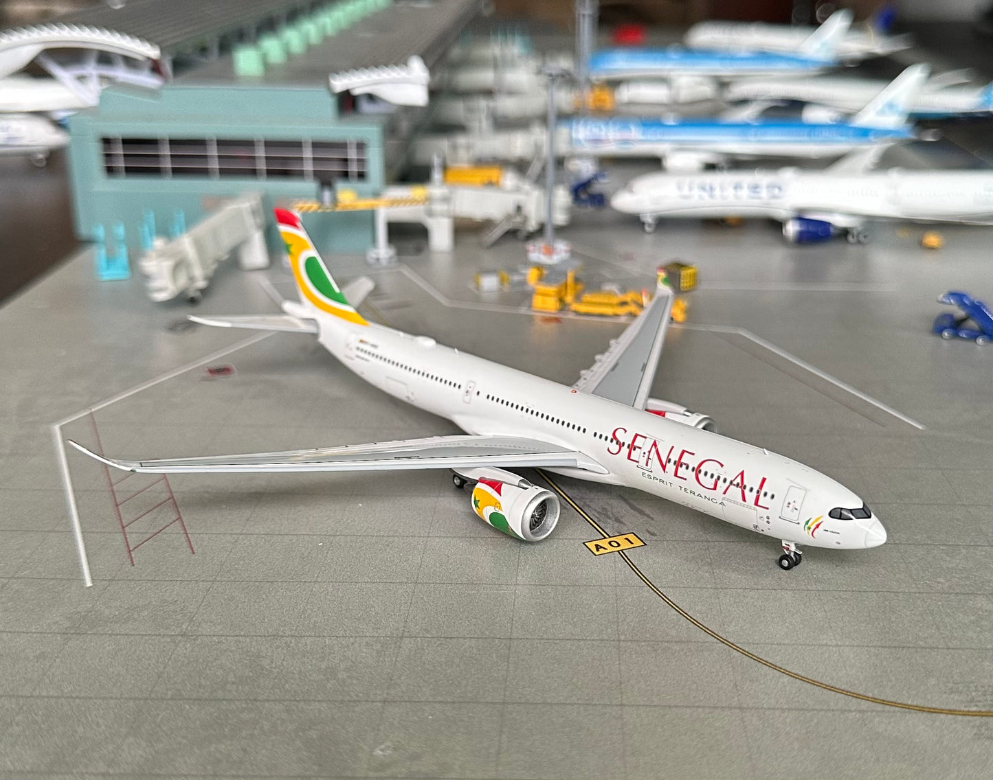 1:400 Air Senegal A330-900 New magnetic detachable landing gear Aviation 400