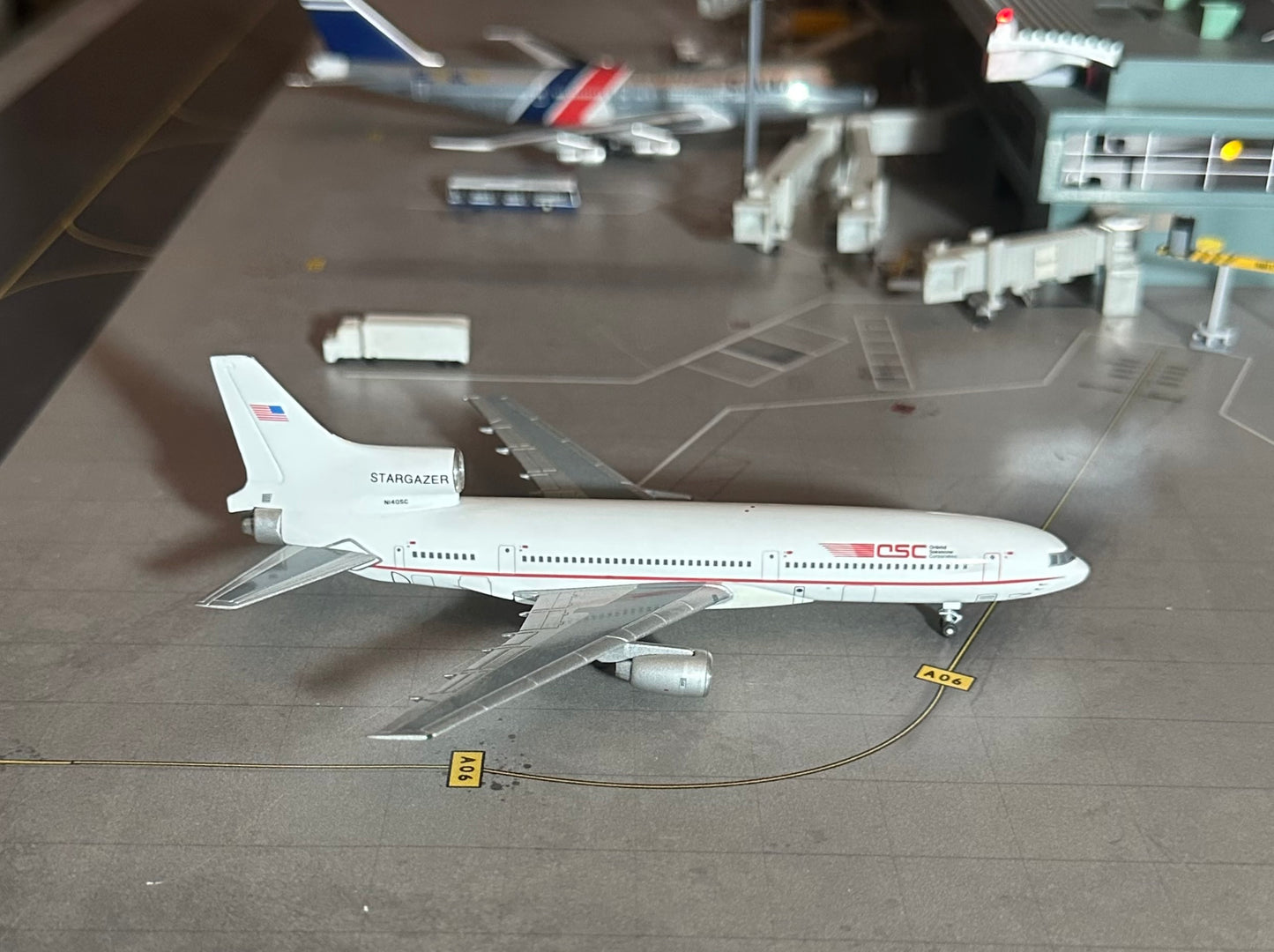 1:400 Orbital Sciences Lockheed L-1011 Tristar Jet X