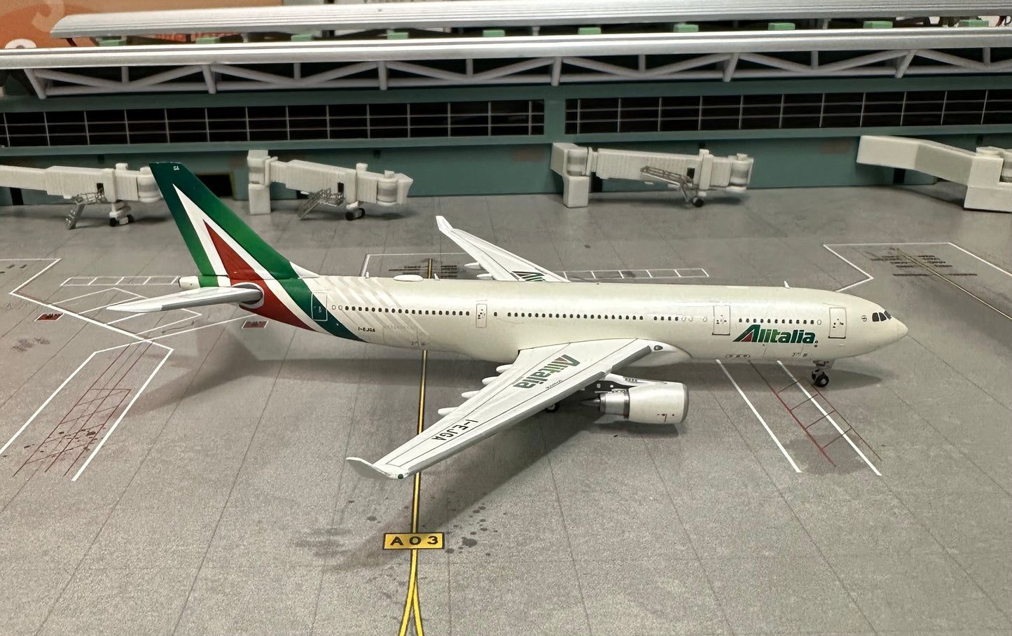 1:400 Alitalia A330-200 Gemini Jets