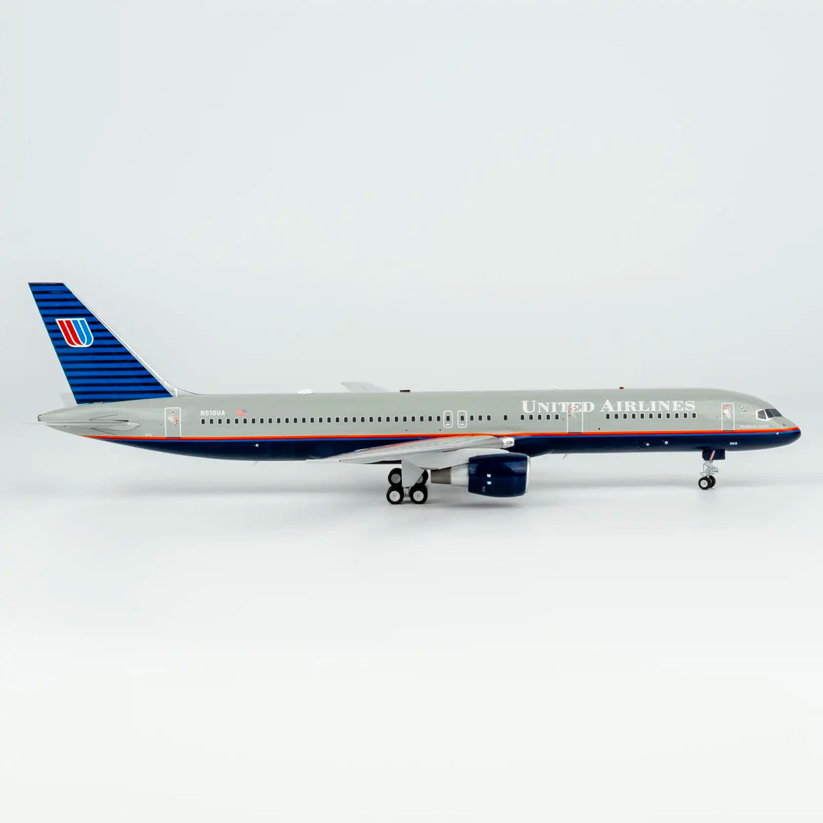 1:200 United Airlines B757-200 “Battleship Grey” NG Models