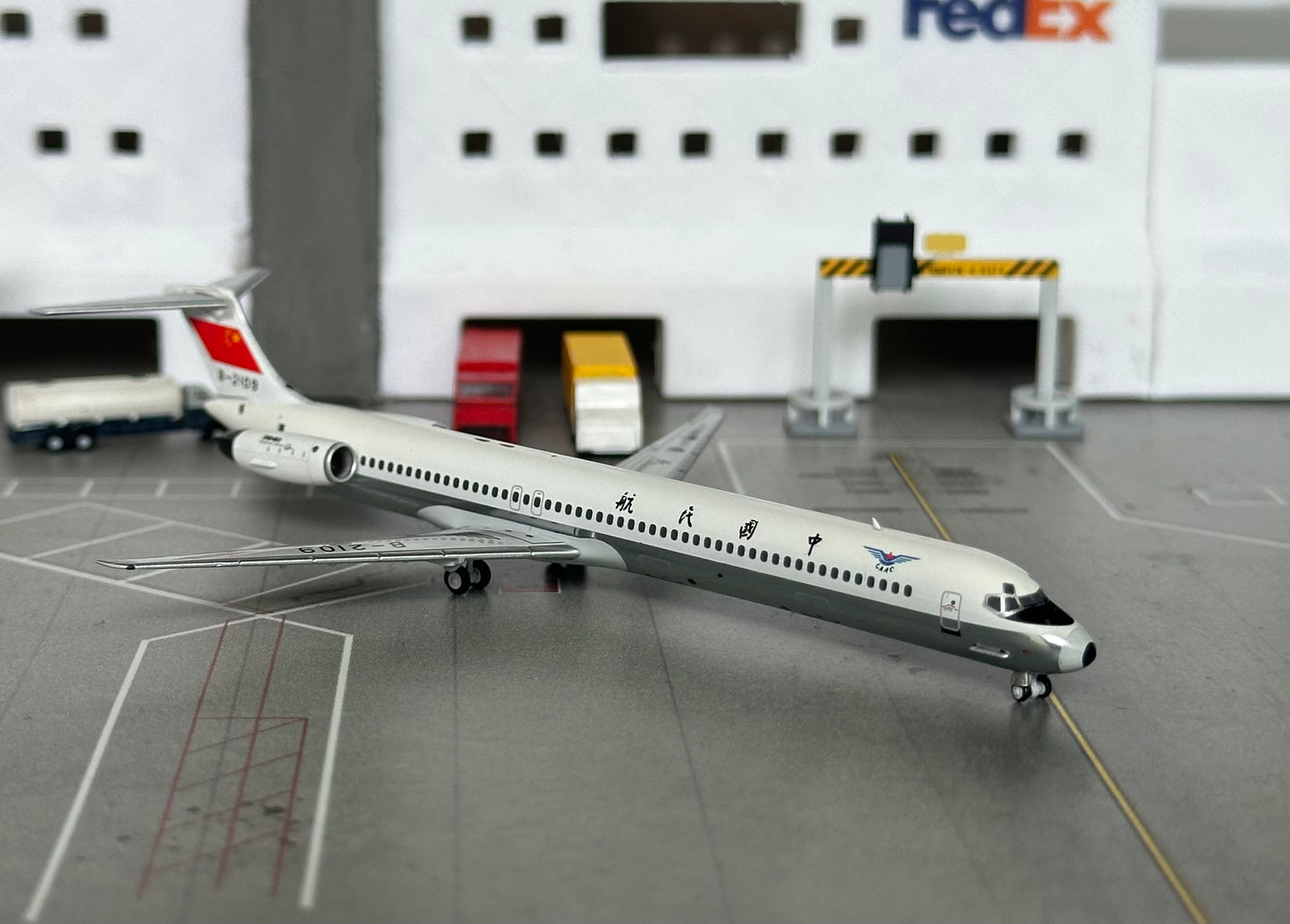 1:400 CAAC MD-82 B-2109 (No cheatline & Polished Belly NG Models