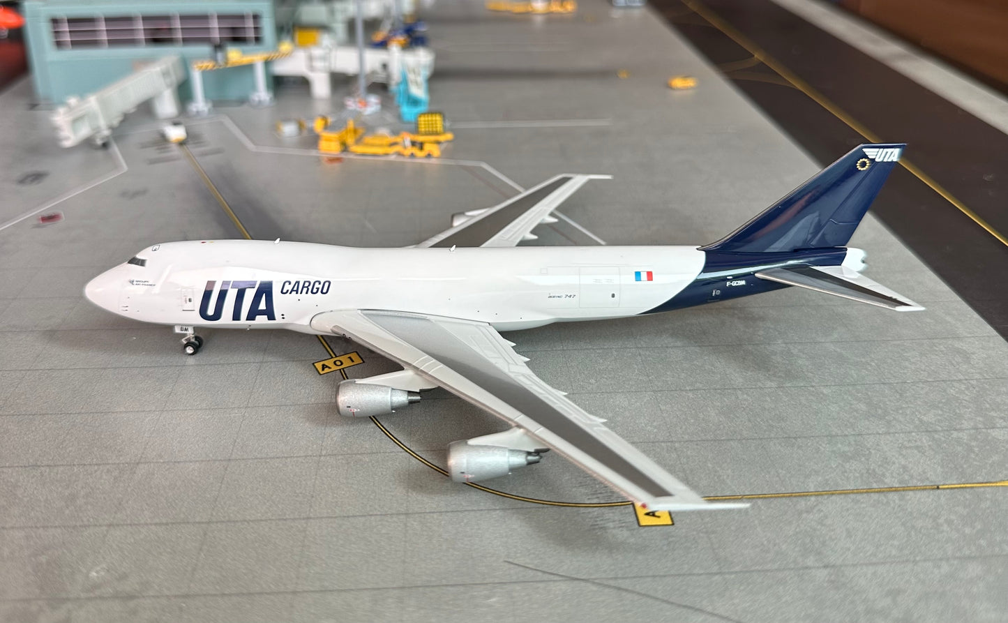 1:400 UTA Cargo B747-200 Phoenix Models