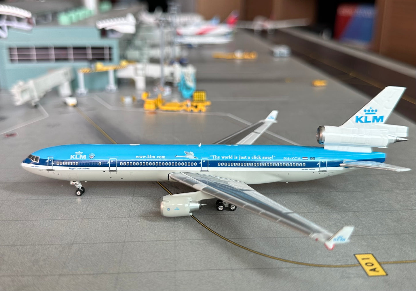 1:400 KLM Royal Dutch Airlines MD-11 “The World is just a Click Away” Phoenix Models