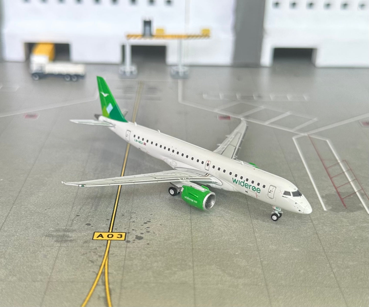 1:400 Wideroe Embraer E190-E2 Gemini Jets