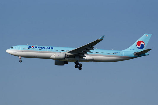 Pre-order 1:400 Korean Air A330-300 “with skyteam logo”  Phoenix Models