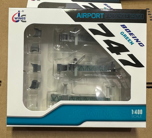 1:400 Airport Passenger Boarding Bridge Set GSE B747 (Green) JC Wings