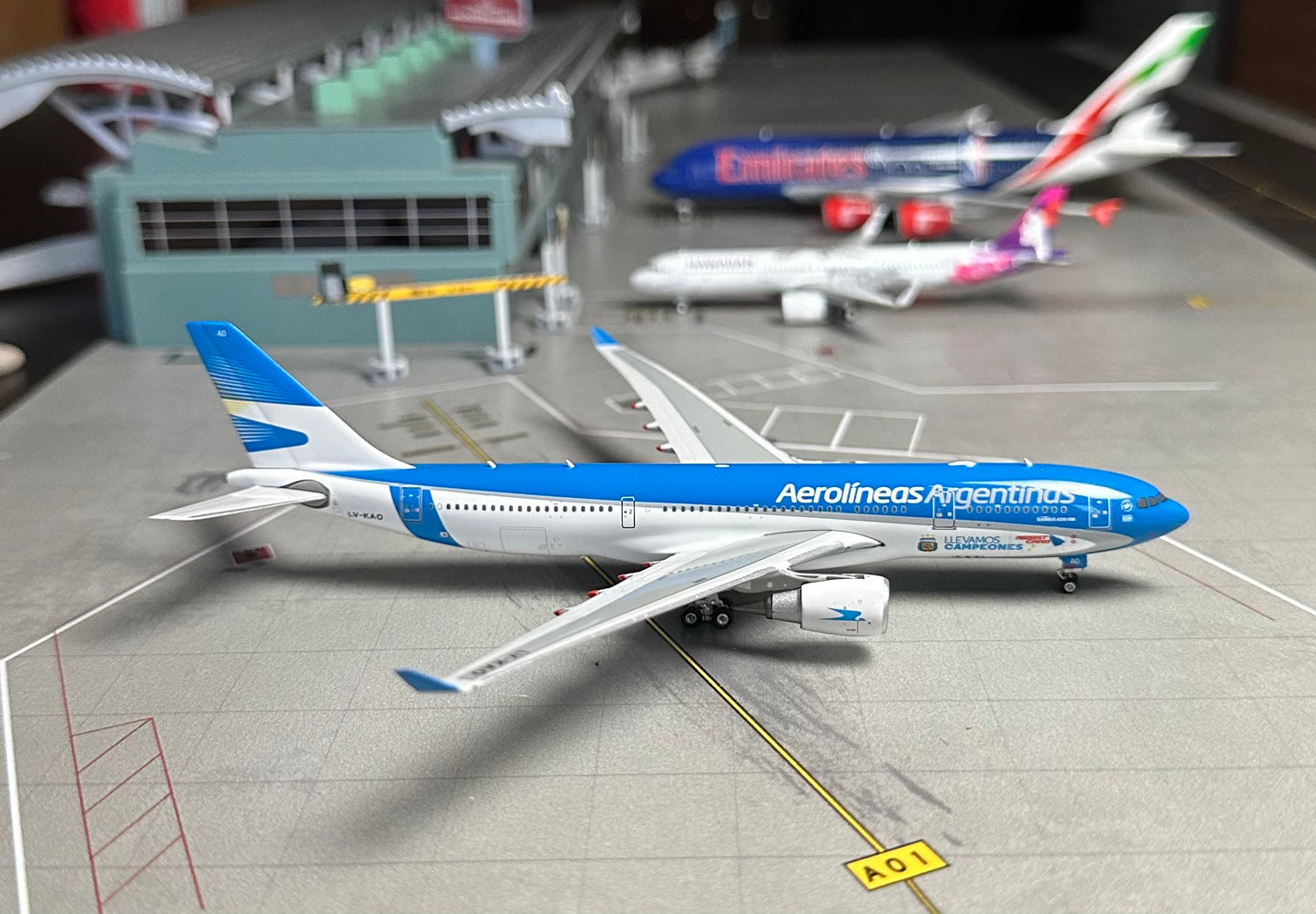 1:400 Aerolineas Argentinas A330-200 “Llevamos Campeones” Phoenix Models