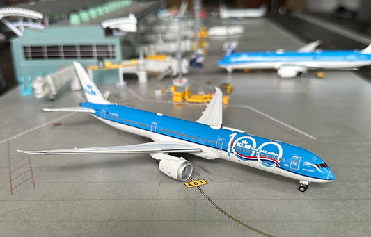 1:400 KLM Royal Dutch Airlines B787-10 Dreamliner New magnetic detachable landing gear Aviation 400