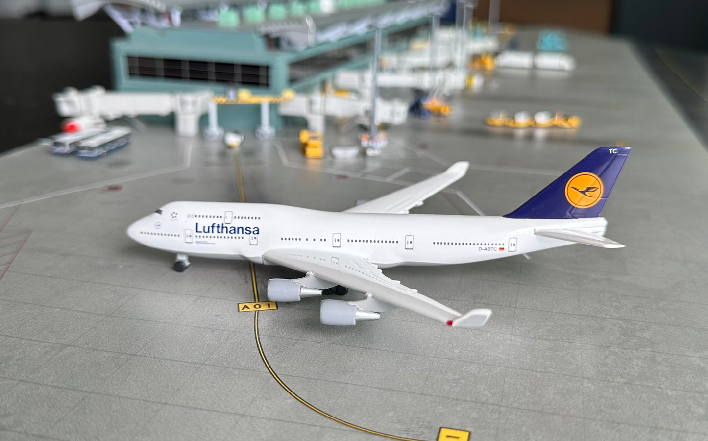 1:500 Lufthansa B747-400 Herpa Wings