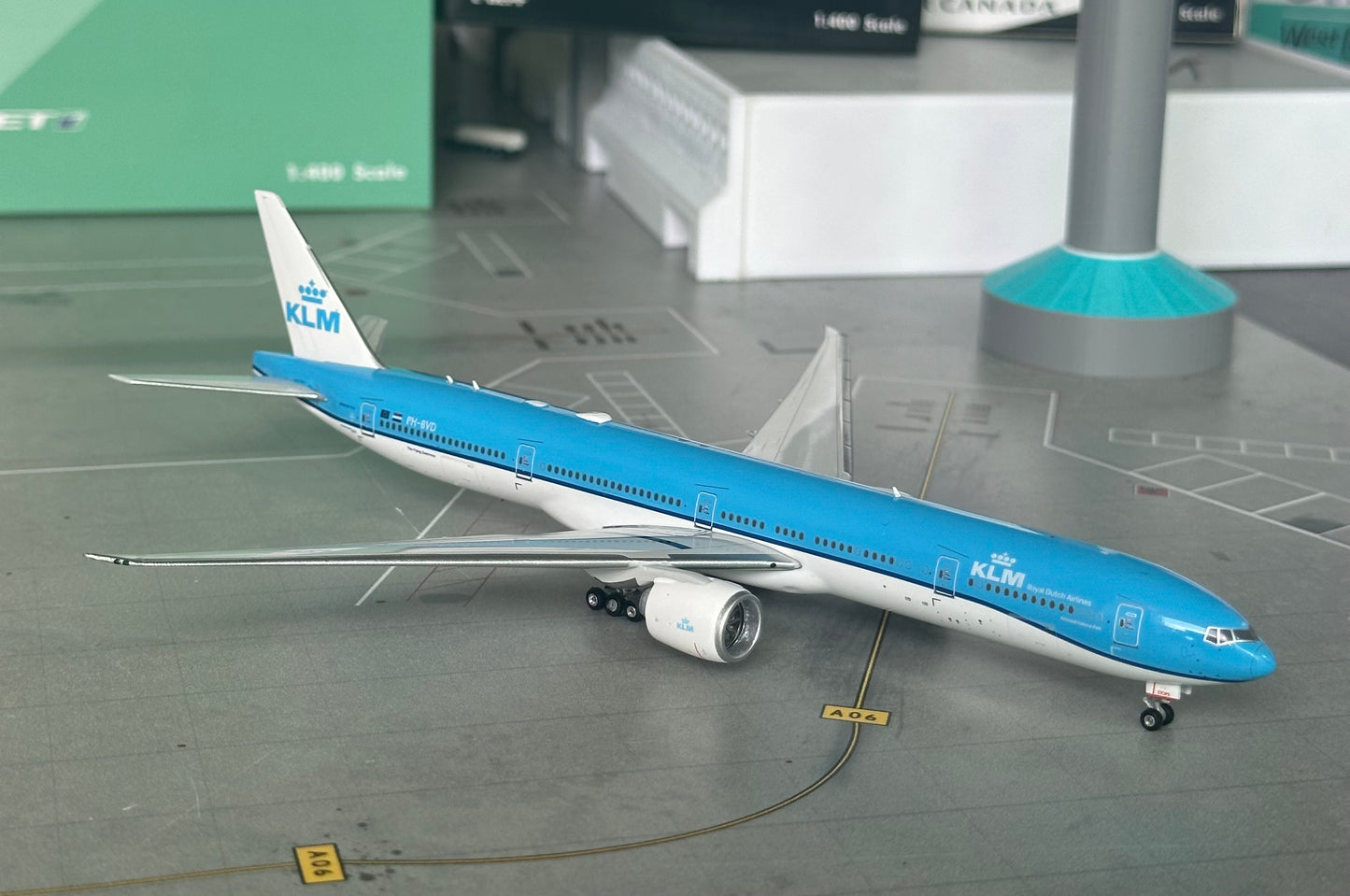 1:400 KLM Royal Dutch Airlines B777-300ER Phoenix Models