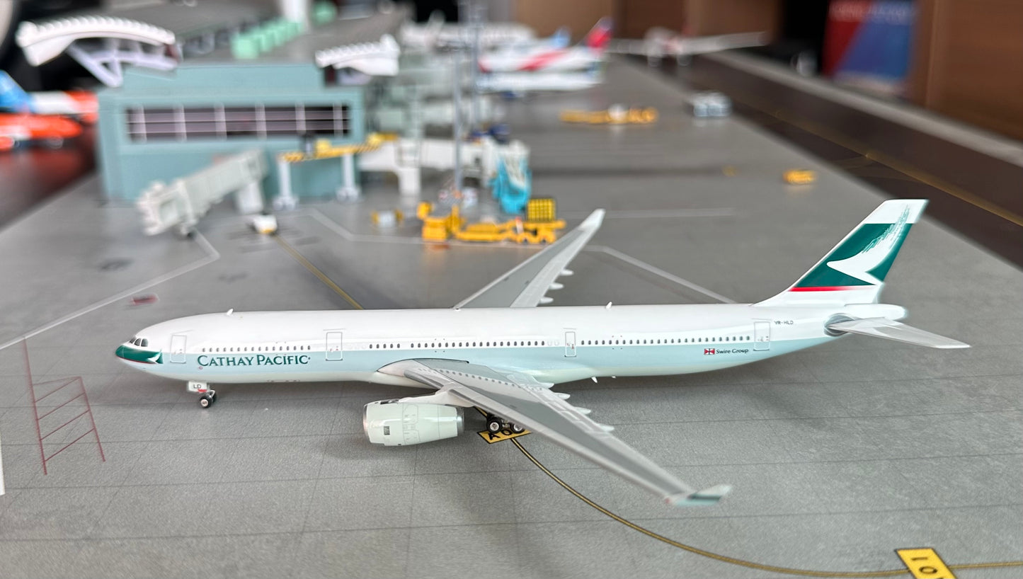 1:400 Cathay Pacific A330-300 Phoenix Models