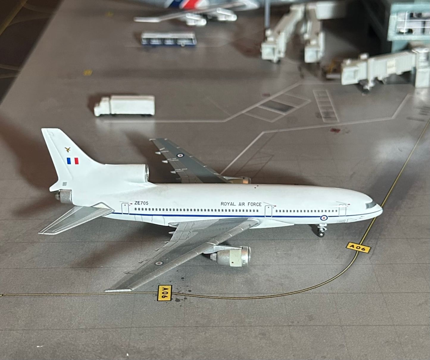 1:400 Royal Air Force Lockheed L-1011 Tristar Jet X