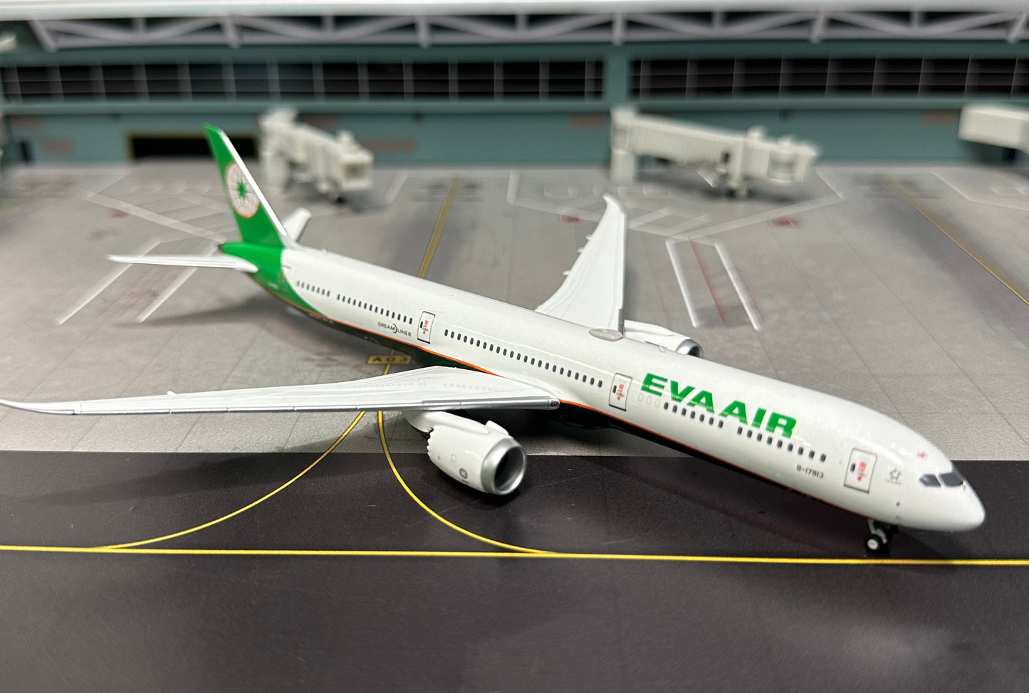 Restock** 1:400 EVA Air 787-10 Dreamliner NG Models