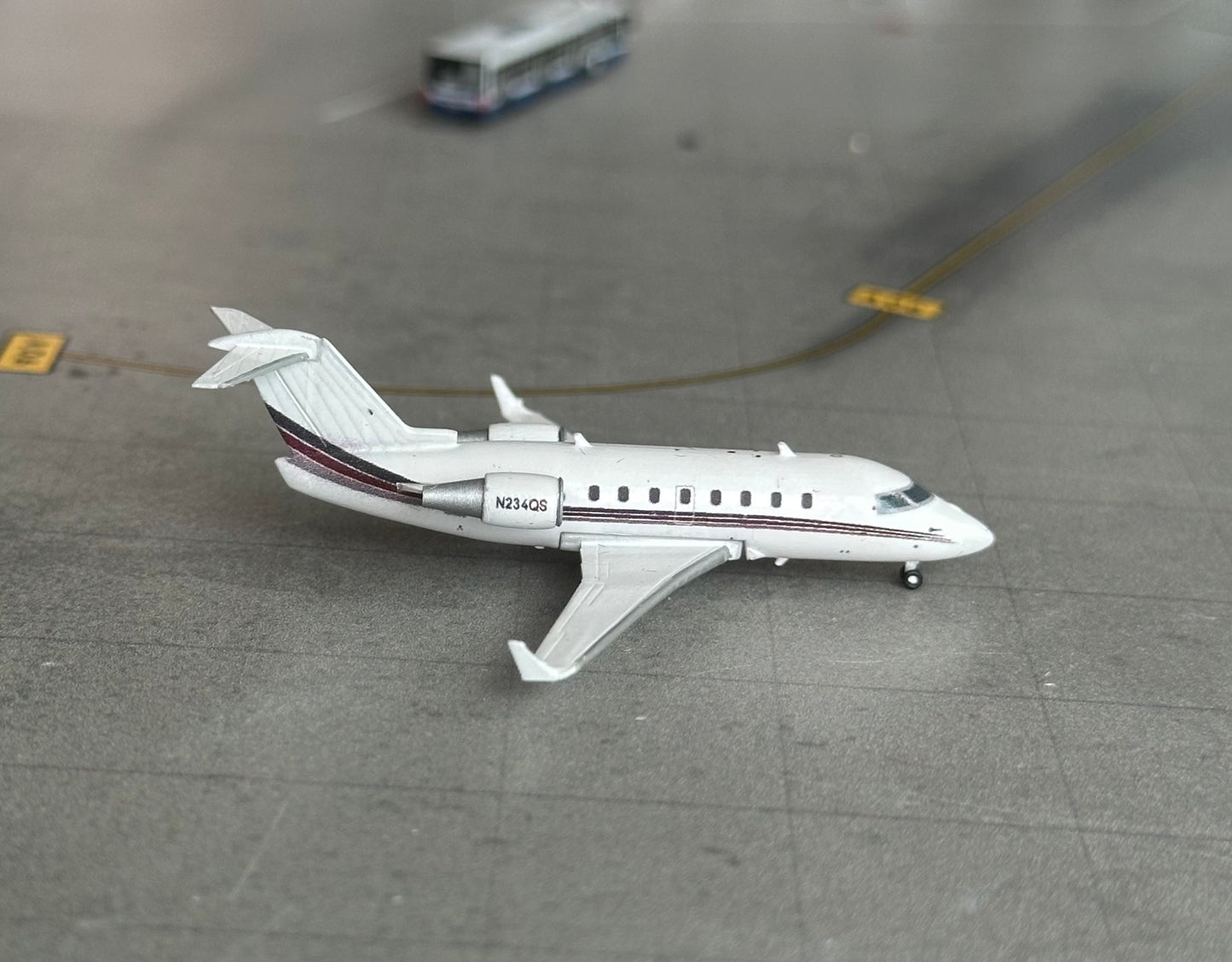 1:400 NetJets Challenger 600 3D Design Deck