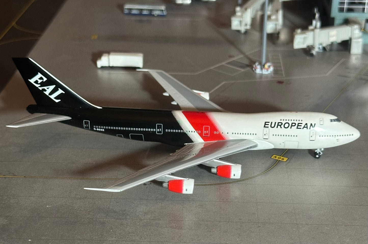 1:400 EAL European B747-200 (Red) AeroClassics