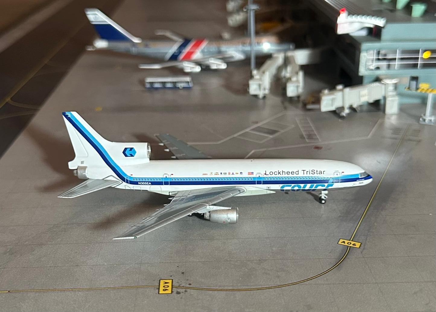 1:400 Courtline Lockheed L-1011 Tristar Jet X