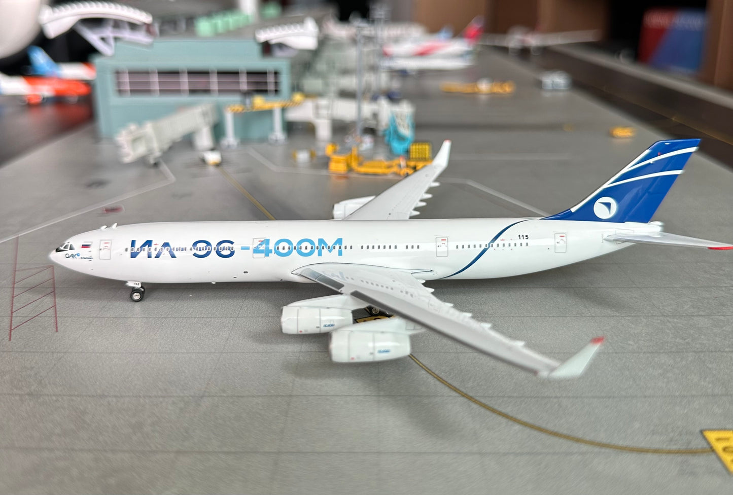 1:400 UAC IL-96-400M Phoenix Models