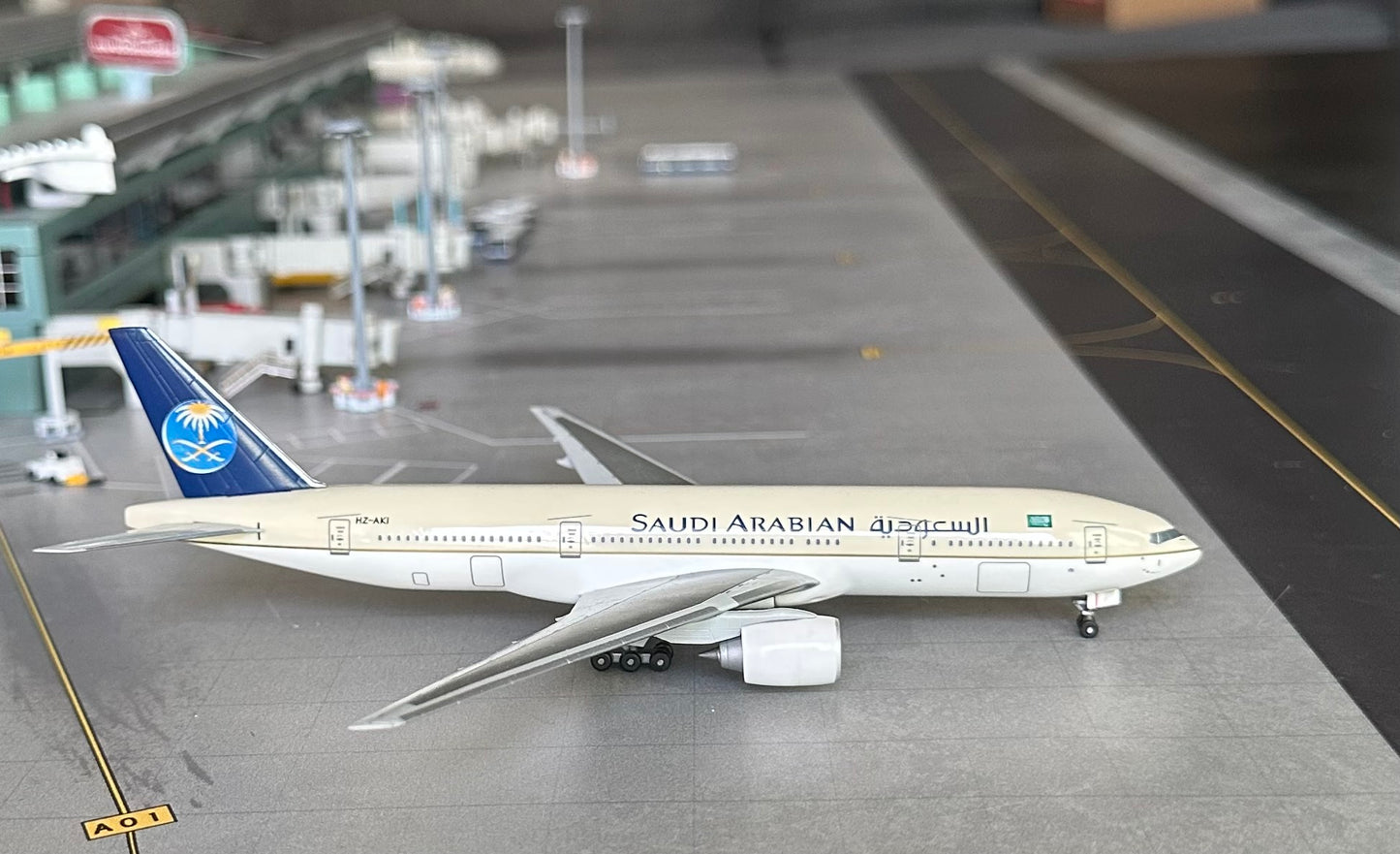 1:400 Saudi Arabian Airlines B777-200 Jet X