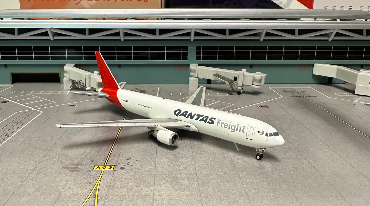 1:400 Qantas Freight B767-300F Gemini Jets