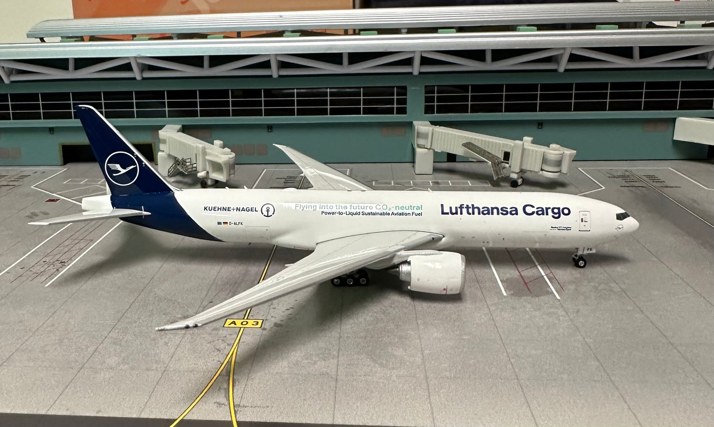 1:400 Lufthansa Cargo B777-FBT "Flying into the Future" Phoenix Models