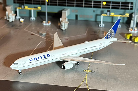 1:400 United Airlines B767-400ER Pandamodel