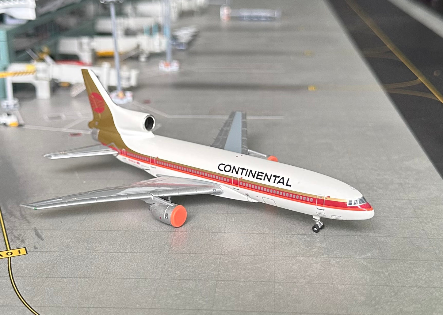 1:400 Continental Airlines Red Tail* Lockheed L-1011 Tristar BlueBox