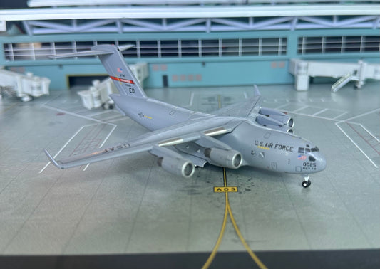1:400 U.S. Air Force C-17A Globemaster "Edwards Air Force Base" Gemini Macs