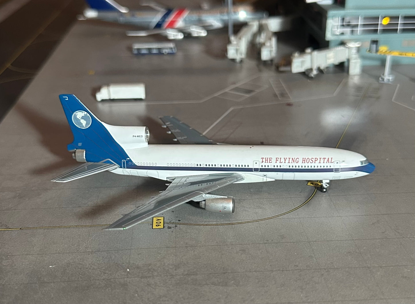 1:400 The Flying Hospital Lockheed L-1011 Tristar P4-MED Jet X