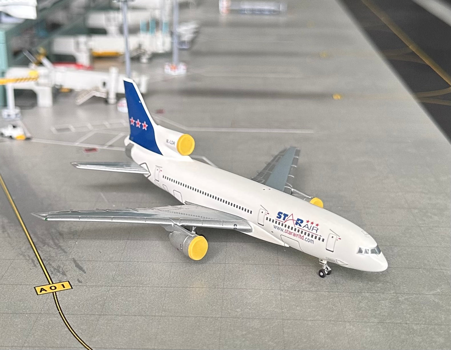 1:400 Star Air Lockheed L-1011 Tristar BlueBox