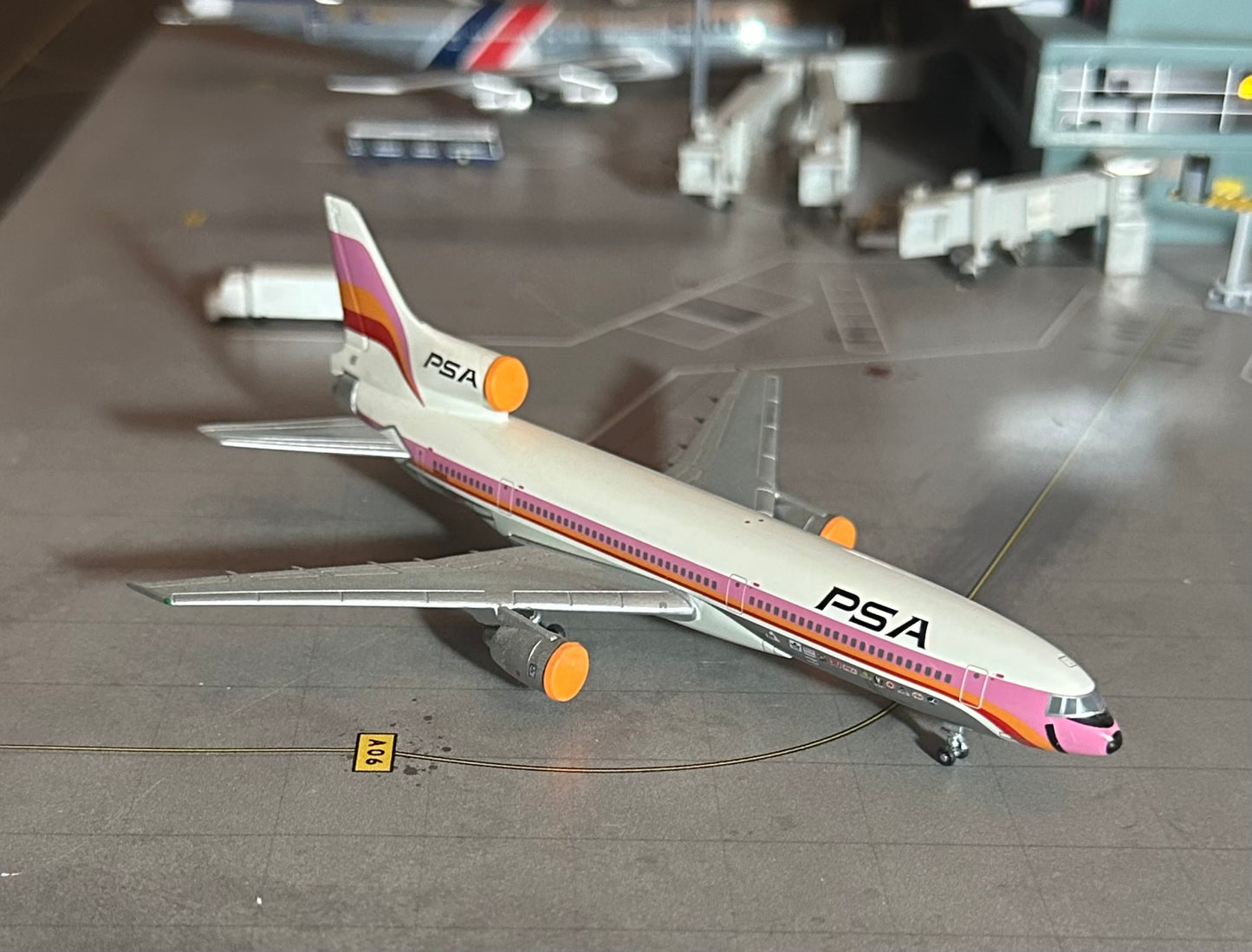 1:400 PSA Lockheed L-1011 Tristar Jet X